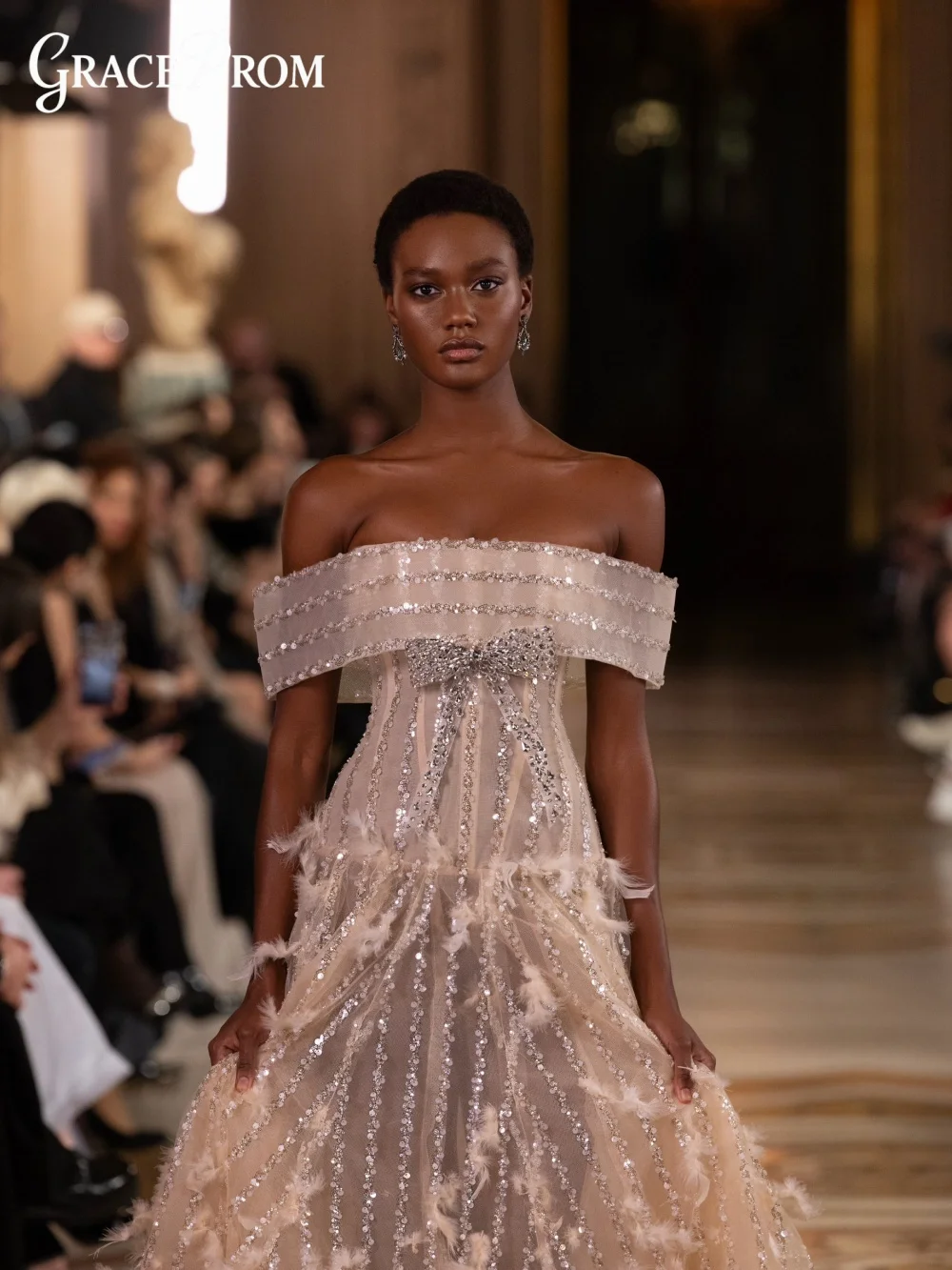 Trendy Feather Formal Gown Romantic Off Shoulder Beaded Prom Dress Luxe Crystal Tassels Luxury Party Dress for Vestidos De Noche
Trendy Feather Formal Gown Romantic Off Shoulder Beaded Prom Dress Luxe Crystal Tassels Luxury Party Dress for Vestidos De Noche