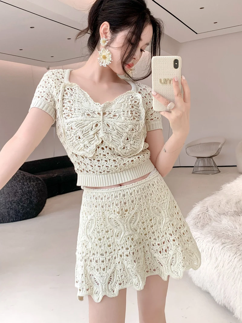 Hot Sale Sweet Girls Beige Outfits Short Sleeve Butterfly Hook Flower Top Fashion Hollow Out Knitted Mini Skirt Set
Hot Sale Sweet Girls Beige Outfits Short Sleeve Butterfly Hook Flower Top Fashion Hollow Out Knitted Mini Skirt Set