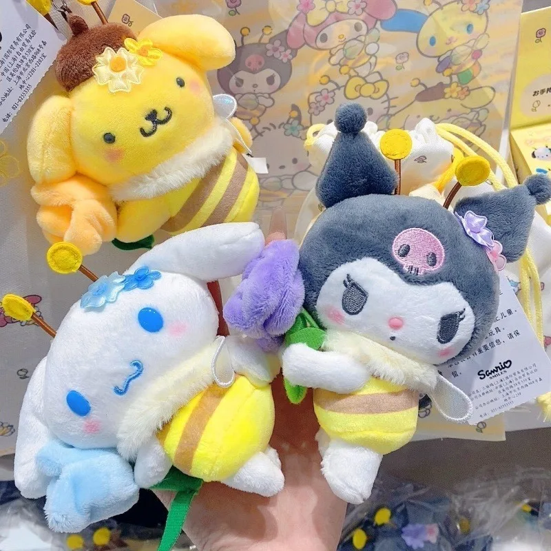 Sanrio Flower loving Bee Series Cinnamoroll Pom Pom Purin Kuromi Plush toy Keychains Sprite K TPochacco Stuffed doll bag hanging
Sanrio Flower loving Bee Series Cinnamoroll Pom Pom Purin Kuromi Plush toy Keychains Sprite K TPochacco Stuffed doll bag hanging