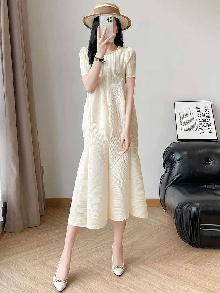 Summer New Design Loose Large Size Women's Dress Sanza Wind Pleated Casual A-Line Skirt High Waist Short Sleeve round Neck
Summer New Design Loose Large Size Women's Dress Sanza Wind Pleated Casual A-Line Skirt High Waist Short Sleeve round Neck