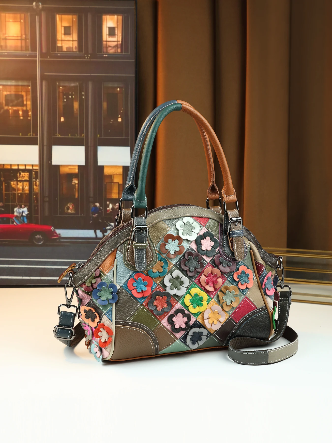 European and American woven block applique personalized portable women's bag retro first-layer cowhide shell modeling bag
European and American woven block applique personalized portable women's bag retro first-layer cowhide shell modeling bag