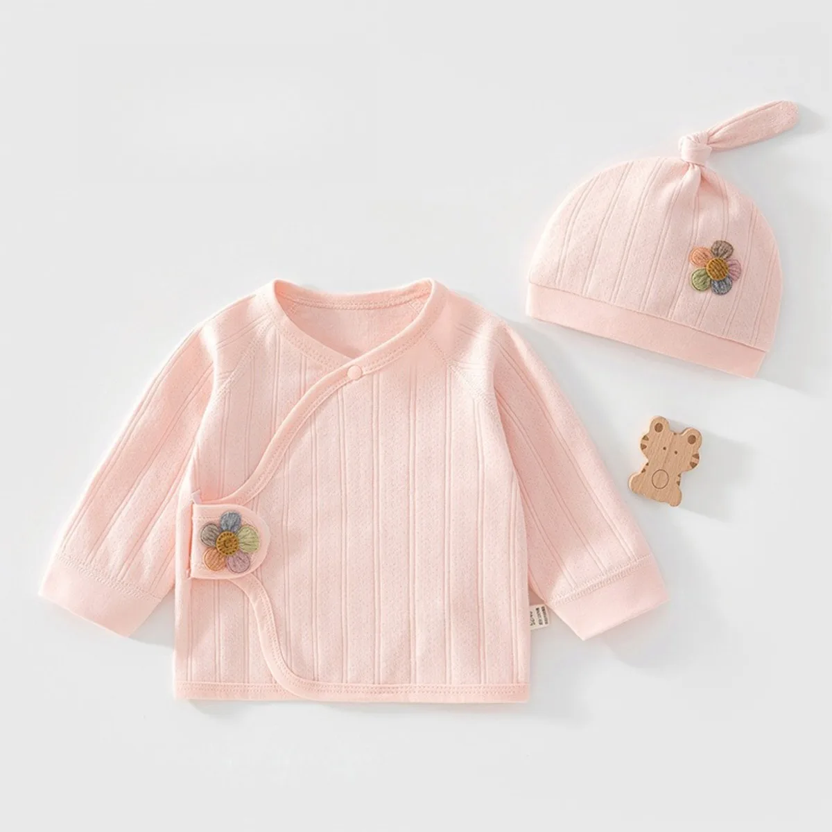 Newborn Half Back Coat 0-3 Months Baby Top Delivery Room Baby Clothes Quality Pure Cotton Soft Spring and Autumn Coat+Hat
Newborn Half Back Coat 0-3 Months Baby Top Delivery Room Baby Clothes Quality Pure Cotton Soft Spring and Autumn Coat+Hat