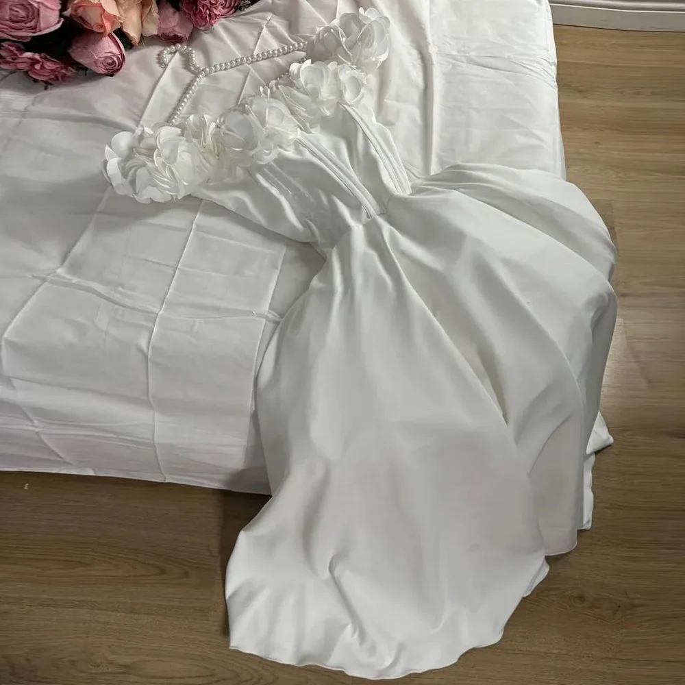 Customized Exquisite Strapless Satin Off the Shoulder Sleeveless A-Line Evening Dress Delicate Pleats Flowers Solid White Color
Customized Exquisite Strapless Satin Off the Shoulder Sleeveless A-Line Evening Dress Delicate Pleats Flowers Solid White Color