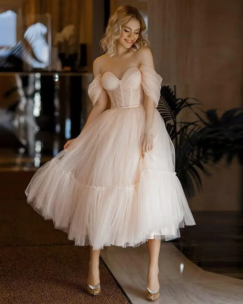 Off Shoulder Tulle Homecoming Dress for Teens Sweetheart Ruffle Sleeves Prom Dress Tea Length A Line Party Gowns Evening Dresses
Off Shoulder Tulle Homecoming Dress for Teens Sweetheart Ruffle Sleeves Prom Dress Tea Length A Line Party Gowns Evening Dresses