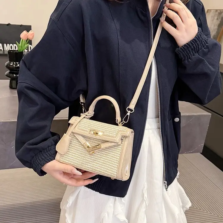 Модная женская сумка-мессенджер, кожаная сумка через плечо, сумки известного дизайнера для элегантных дам 
Модная женская сумка-мессенджер, кожаная сумка через плечо, сумки известного дизайнера для элегантных дам