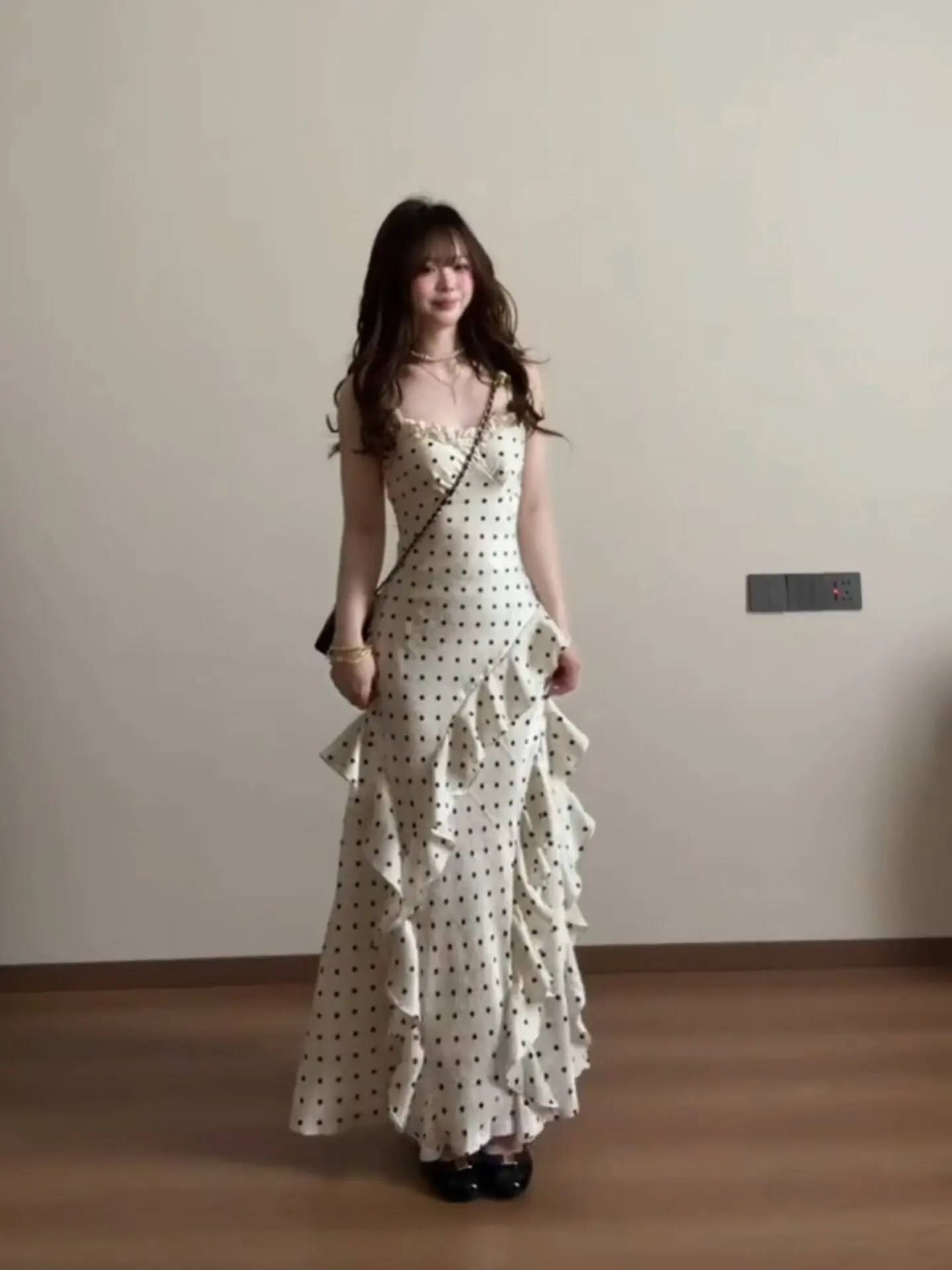 Burjuman Summer 2026 Floral Lace Hem Long Dress Vacation Waist Cinched Strapless Gown French Style Polyester Wrap around Skirt
Burjuman Summer 2026 Floral Lace Hem Long Dress Vacation Waist Cinched Strapless Gown French Style Polyester Wrap around Skirt