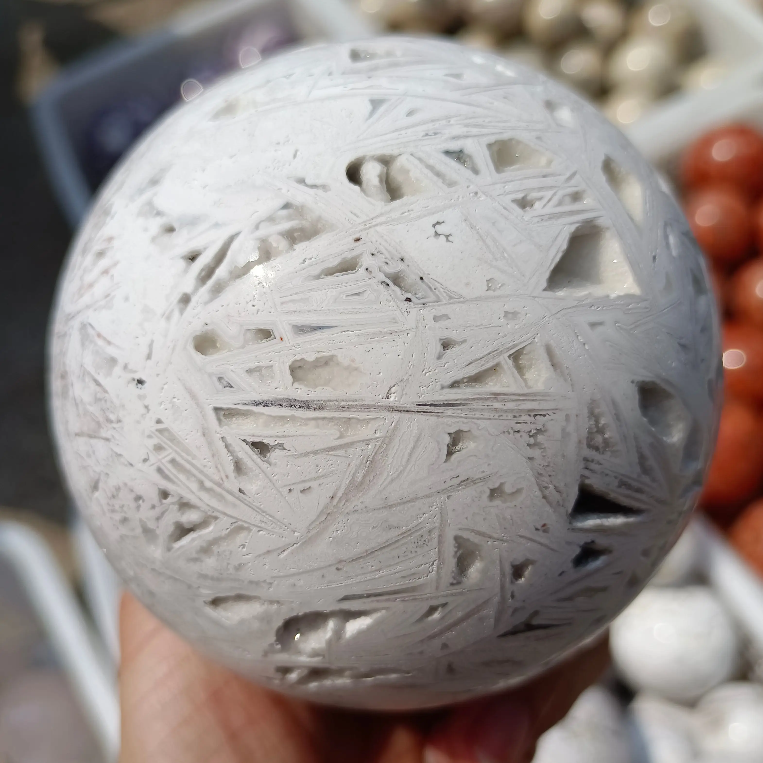 Miraculous Natural White Agate Ball Quartz Crystal Mineral Specimen Healing Gem Home Office Degaussed Decorative Energy Stone
Miraculous Natural White Agate Ball Quartz Crystal Mineral Specimen Healing Gem Home Office Degaussed Decorative Energy Stone