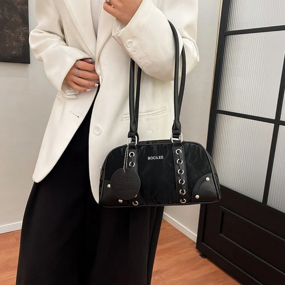 Casual Underarm Bowling Bag Large Capacity PU Leather Boston Pillow Bag College Style Korean Style Woman Shoulder Bag Student
Casual Underarm Bowling Bag Large Capacity PU Leather Boston Pillow Bag College Style Korean Style Woman Shoulder Bag Student