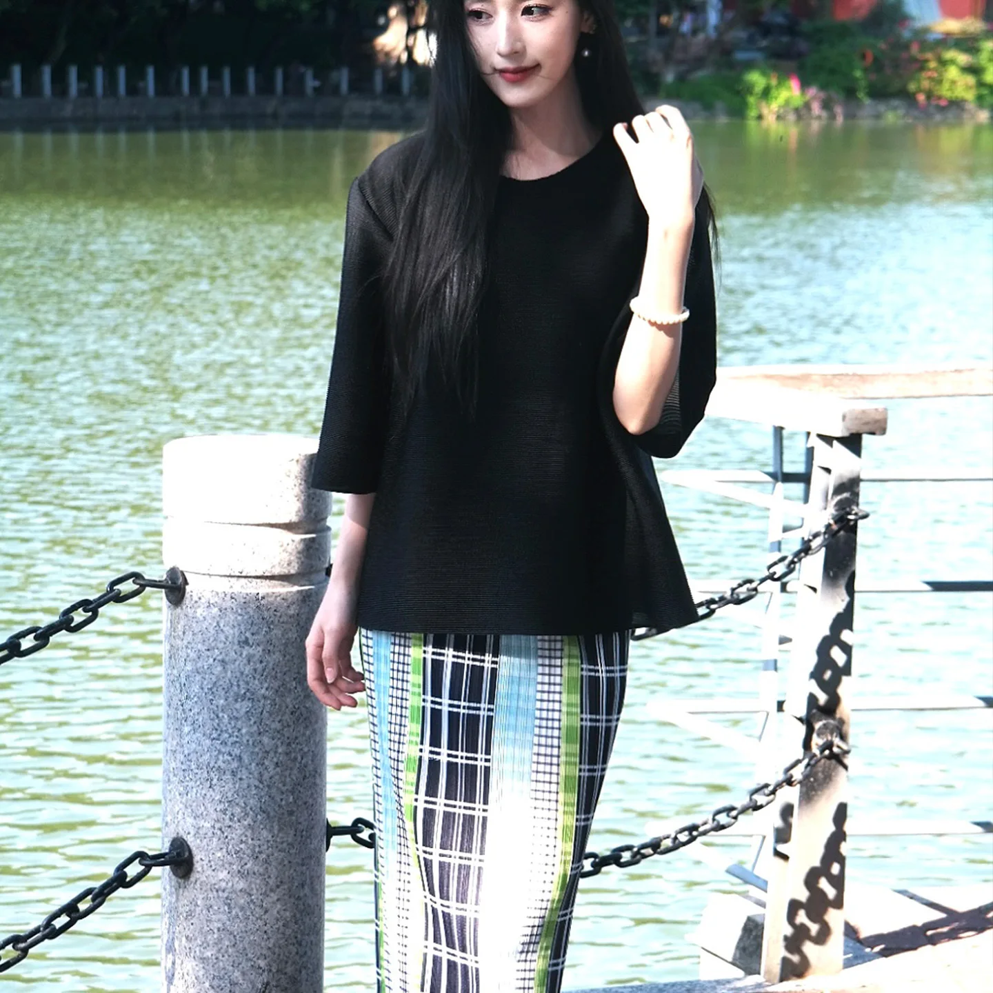 Miyake Folds 2025 Simple Style Black Top Set Female Summer Loose Thin Temperament Minimalist Style Half Skirt Two-piece Set
Miyake Folds 2025 Simple Style Black Top Set Female Summer Loose Thin Temperament Minimalist Style Half Skirt Two-piece Set