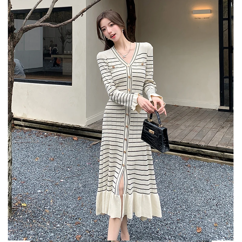 Autumn and Winter New French Elegant Commuter V-neck Lace Long Sleeves Striped Knitted Dress Slimming Long Dresses for Women
Autumn and Winter New French Elegant Commuter V-neck Lace Long Sleeves Striped Knitted Dress Slimming Long Dresses for Women