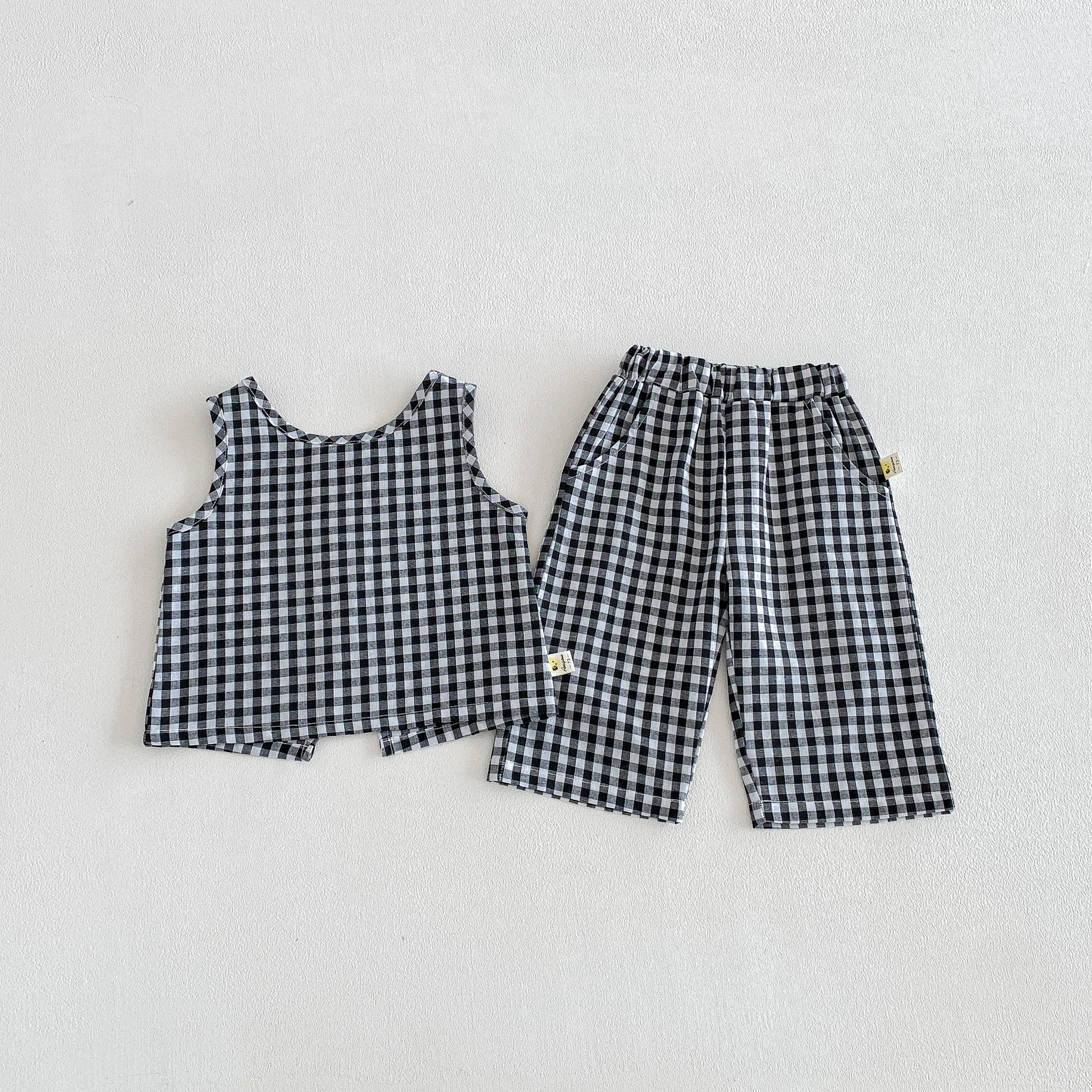 Summer baby girl retro checkered set, infant sleeveless vest, loose and thin long pants, two-piece set
Summer baby girl retro checkered set, infant sleeveless vest, loose and thin long pants, two-piece set