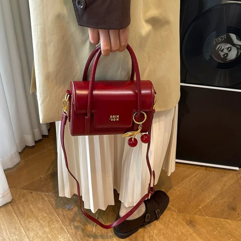 Superior Women's Crossbody-Bag Crafted From Cowhide Leather Boasting High-End Peru Famous Spacious Soft Look
Superior Women's Crossbody-Bag Crafted From Cowhide Leather Boasting High-End Peru Famous Spacious Soft Look