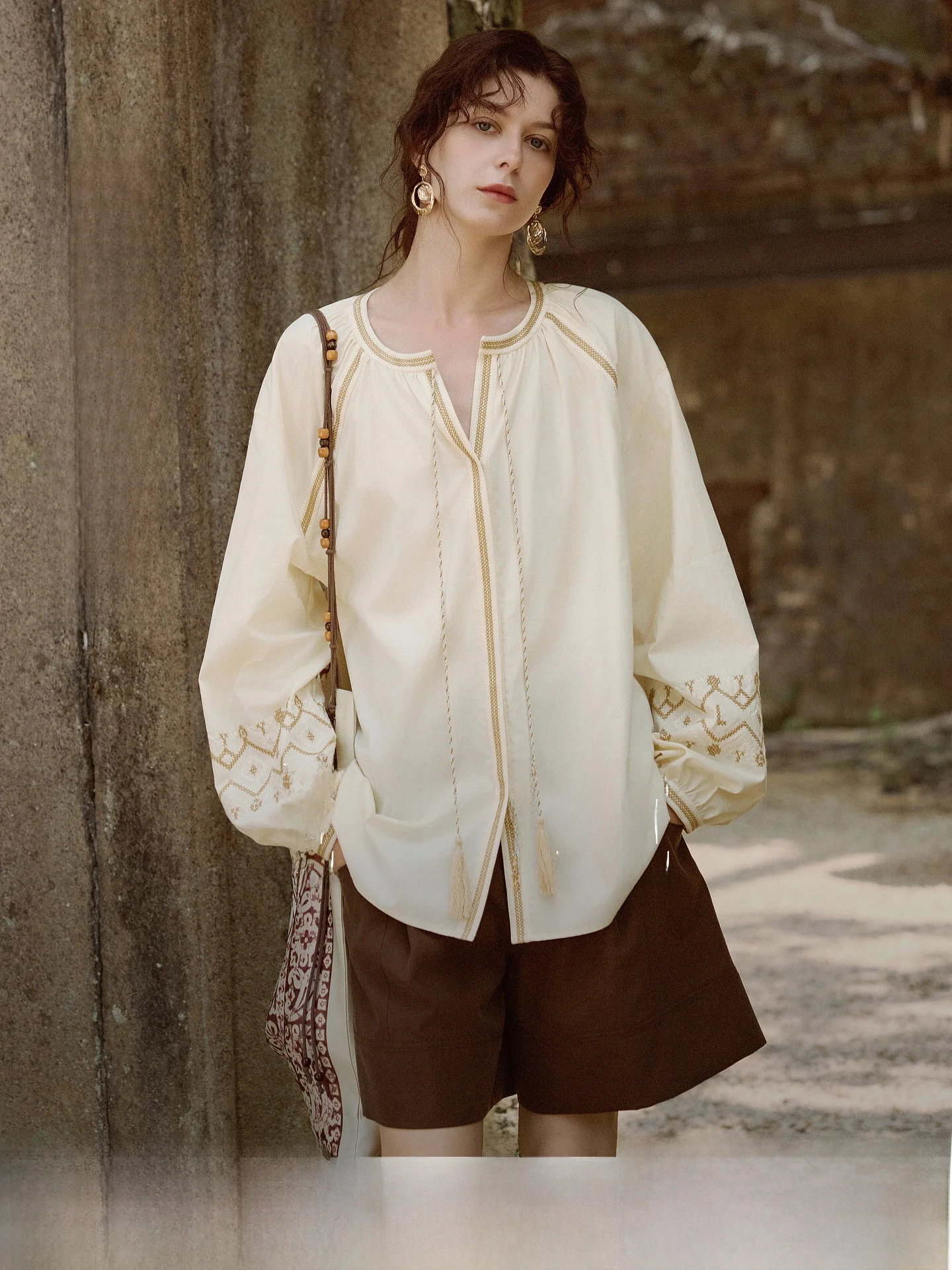 Elle Women's Long Sleeve Silk Shirt Casual Loose Fit round Neck Button up Traditional Design Summer New Style Elegant Unique
Elle Women's Long Sleeve Silk Shirt Casual Loose Fit round Neck Button up Traditional Design Summer New Style Elegant Unique