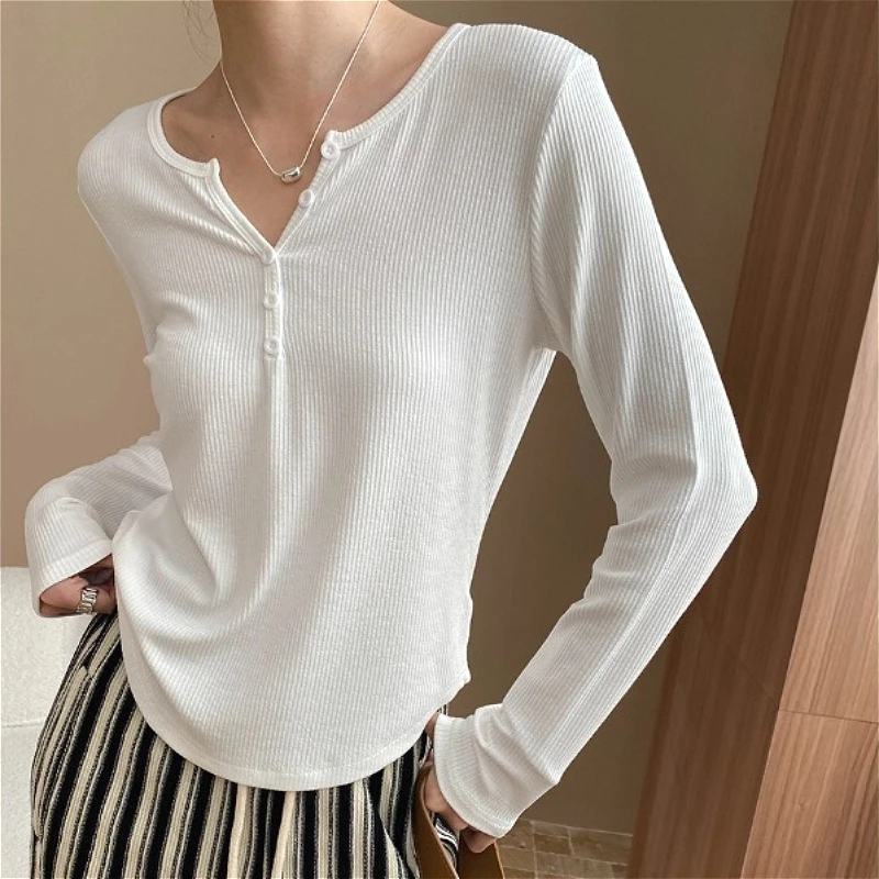 Women Tops T Shirts V Neck Button Full Sleeve Solid Top Slim Fit Y2k Streetwear Elegant Splice Knit Casual Loose Autumn Winter
Women Tops T Shirts V Neck Button Full Sleeve Solid Top Slim Fit Y2k Streetwear Elegant Splice Knit Casual Loose Autumn Winter