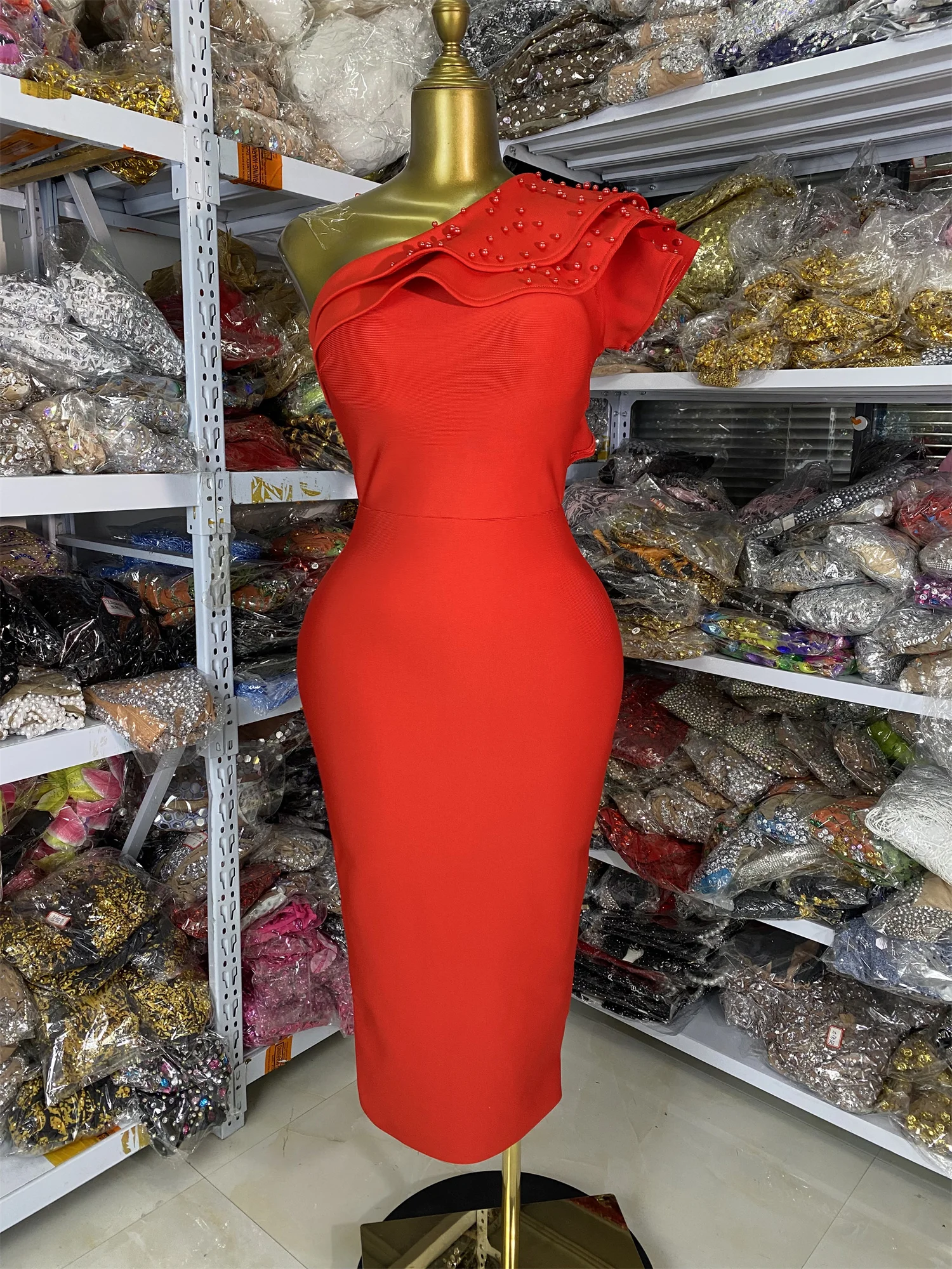Factory Wholesale Bandage Dress Women Elegant Red One Shoulder Ruffles Pearls Midi Long Bodycon Evening Club Party Date Dress
Factory Wholesale Bandage Dress Women Elegant Red One Shoulder Ruffles Pearls Midi Long Bodycon Evening Club Party Date Dress