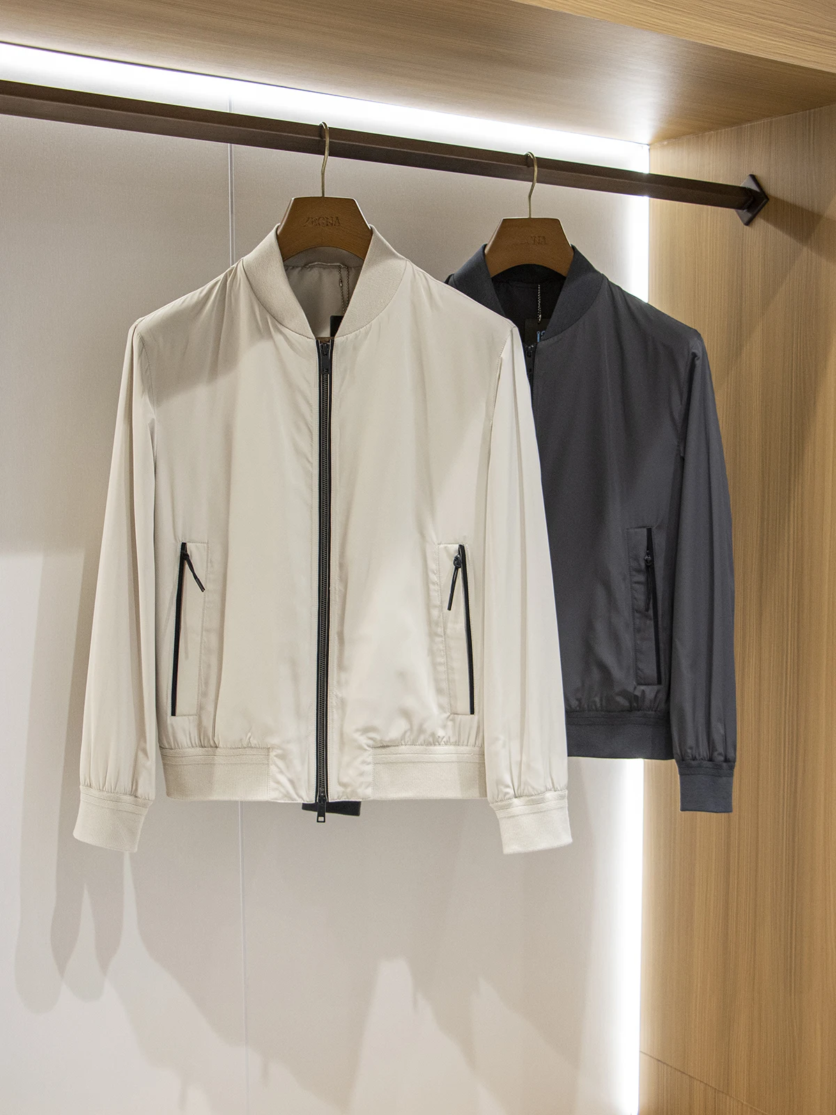 High-end series COOLMAX moisture-absorbing and breathable fabric thin men's baseball collar casual jacket
High-end series COOLMAX moisture-absorbing and breathable fabric thin men's baseball collar casual jacket
