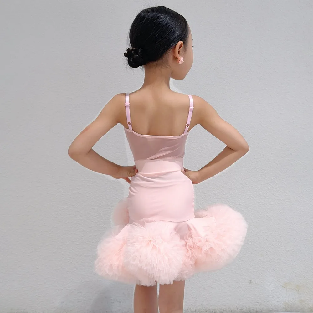 Girls' children's summer 2026 new style halter top Latin dance outfit with large skirt for practice and performance
Girls' children's summer 2026 new style halter top Latin dance outfit with large skirt for practice and performance