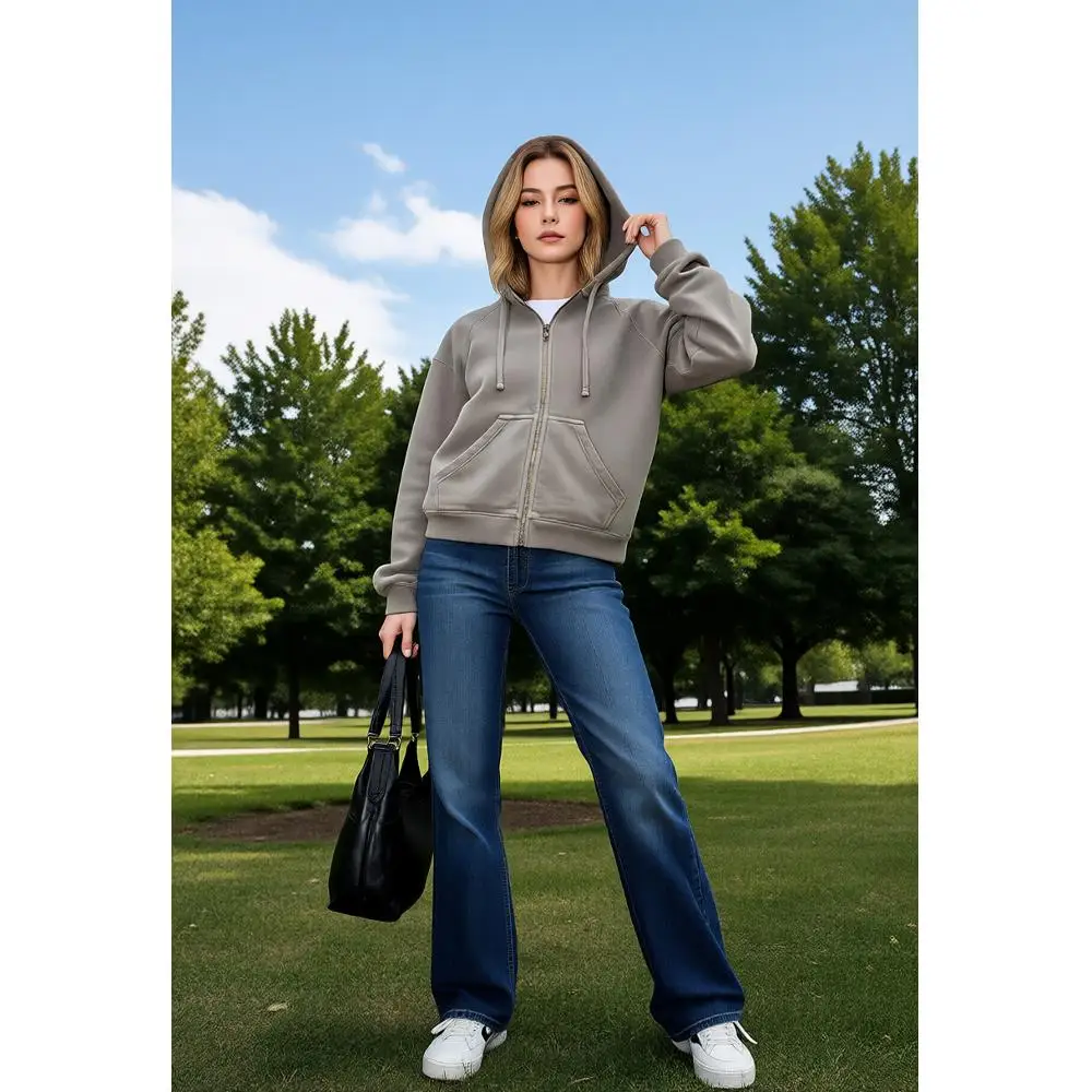 Удобная толстовка на молнии T Shi предлагает два цвета мягких и удобных толстовок на молнии с карманами.
Удобная толстовка на молнии T Shi предлагает два цвета мягких и удобных толстовок на молнии с карманами.