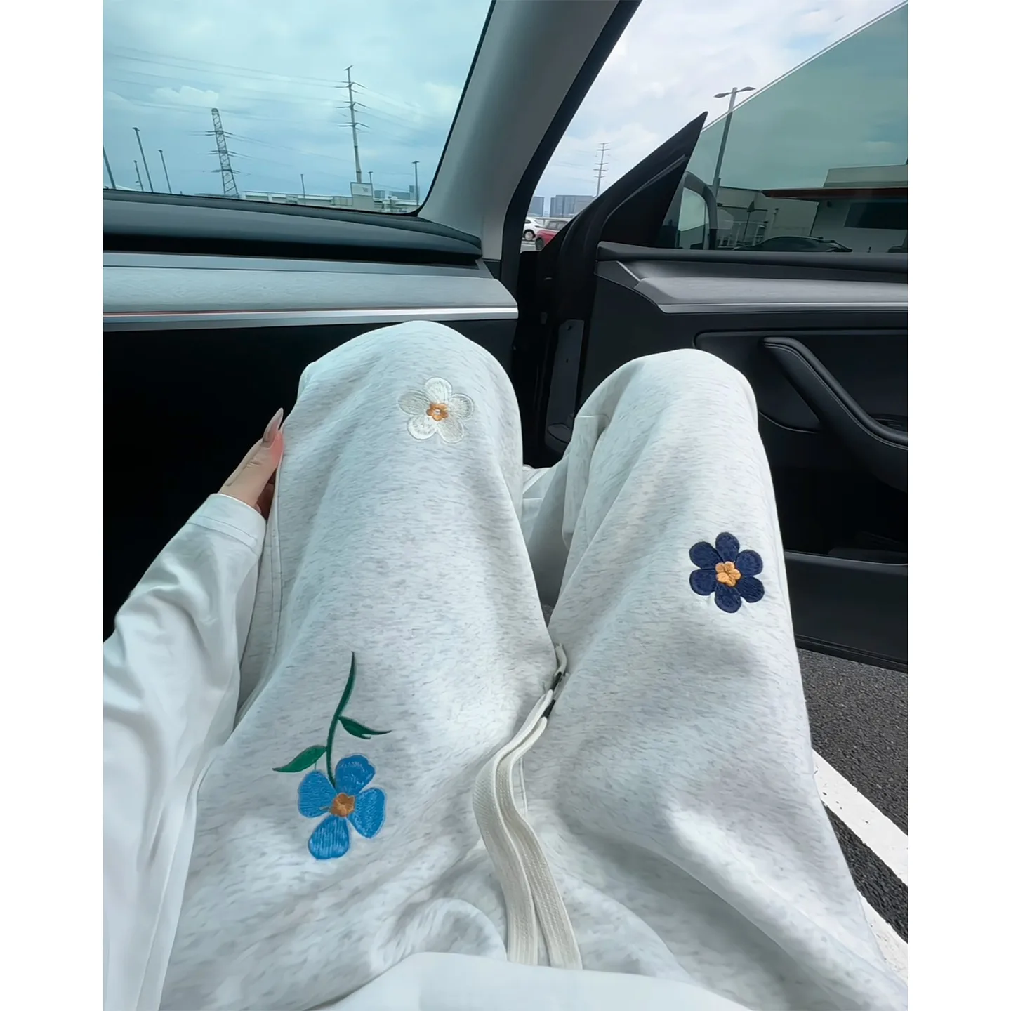 Мужские повседневные спортивные брюки в американском ретро-стиле с цветочной вышивкой, прямые, свободные, широкие штанины, весна-осень
Мужские повседневные спортивные брюки в американском ретро-стиле с цветочной вышивкой, прямые, свободные, широкие штанины, весна-осень