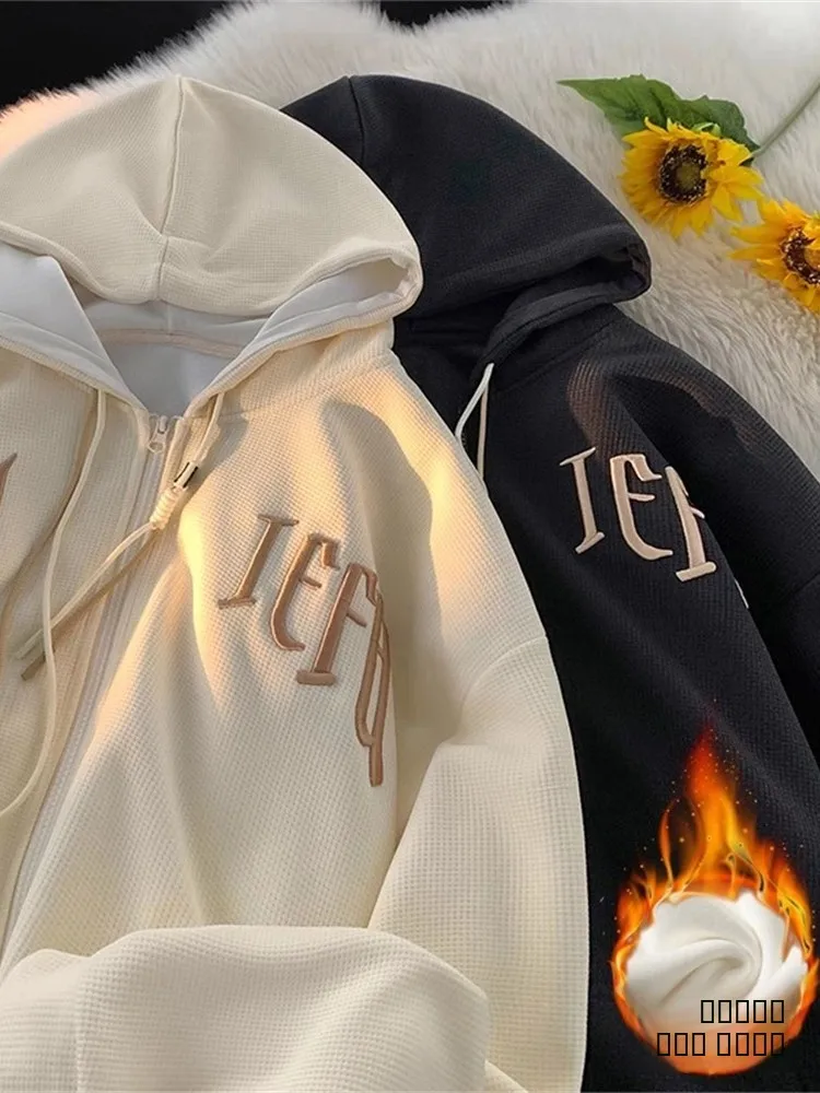 Retro American Sle Fce Lined Thiened Hooded Sweatirt Jaet Men's Autumn Winter Spor Letter Embroidery Casual Jaet
Retro American Sle Fce Lined Thiened Hooded Sweatirt Jaet Men's Autumn Winter Spor Letter Embroidery Casual Jaet