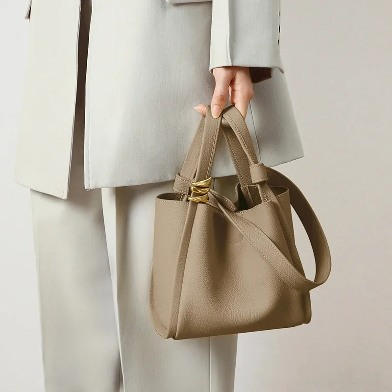 2024 New Women's Bag Bucket Bag Shoulder Bag Large Capacity Genuine Leather Portable Vegetable Basket Bags Luxury Handbags
2024 New Women's Bag Bucket Bag Shoulder Bag Large Capacity Genuine Leather Portable Vegetable Basket Bags Luxury Handbags