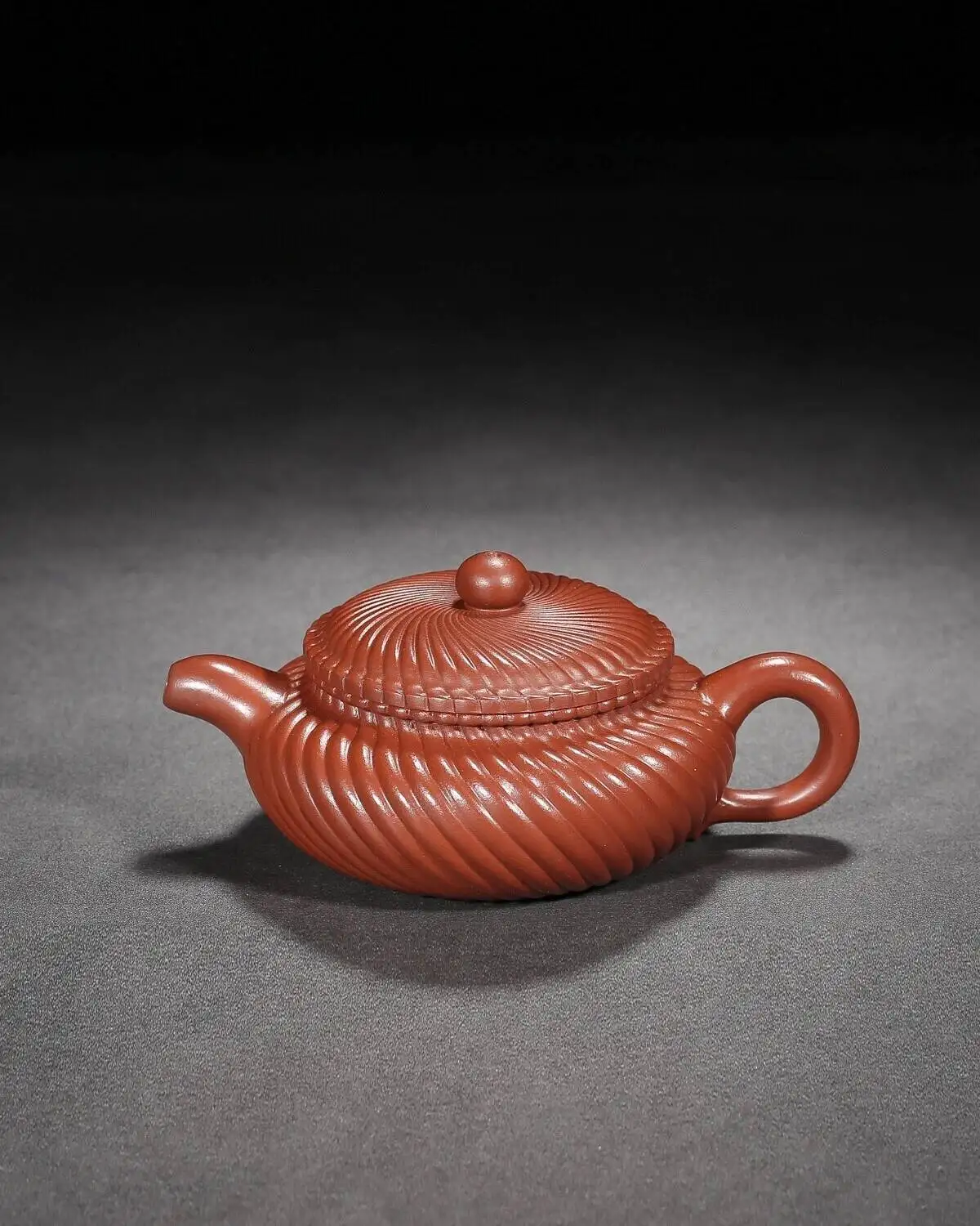 Chinese Yixing Zisha Clay Handmade Exquisite Teapot Antique Style: Light Fragrance 220CC
Chinese Yixing Zisha Clay Handmade Exquisite Teapot Antique Style: Light Fragrance 220CC