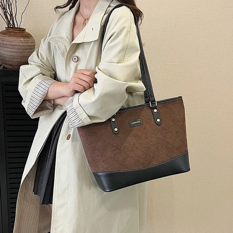 Luxury Brand Minimalist Diaper Bag Original Retro Textured Leather Shoulder Bag For Women Elegant Commuter Tote
Luxury Brand Minimalist Diaper Bag Original Retro Textured Leather Shoulder Bag For Women Elegant Commuter Tote