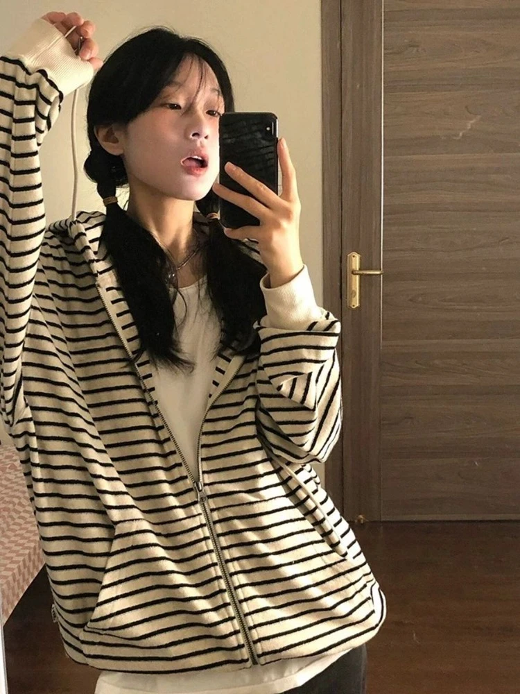 Fashion Vintage Striped Hooded Sweatshirt Autumn Winter New Thicked Warm Tops Mujer Casual All-match Cardigan Coat Women
Fashion Vintage Striped Hooded Sweatshirt Autumn Winter New Thicked Warm Tops Mujer Casual All-match Cardigan Coat Women