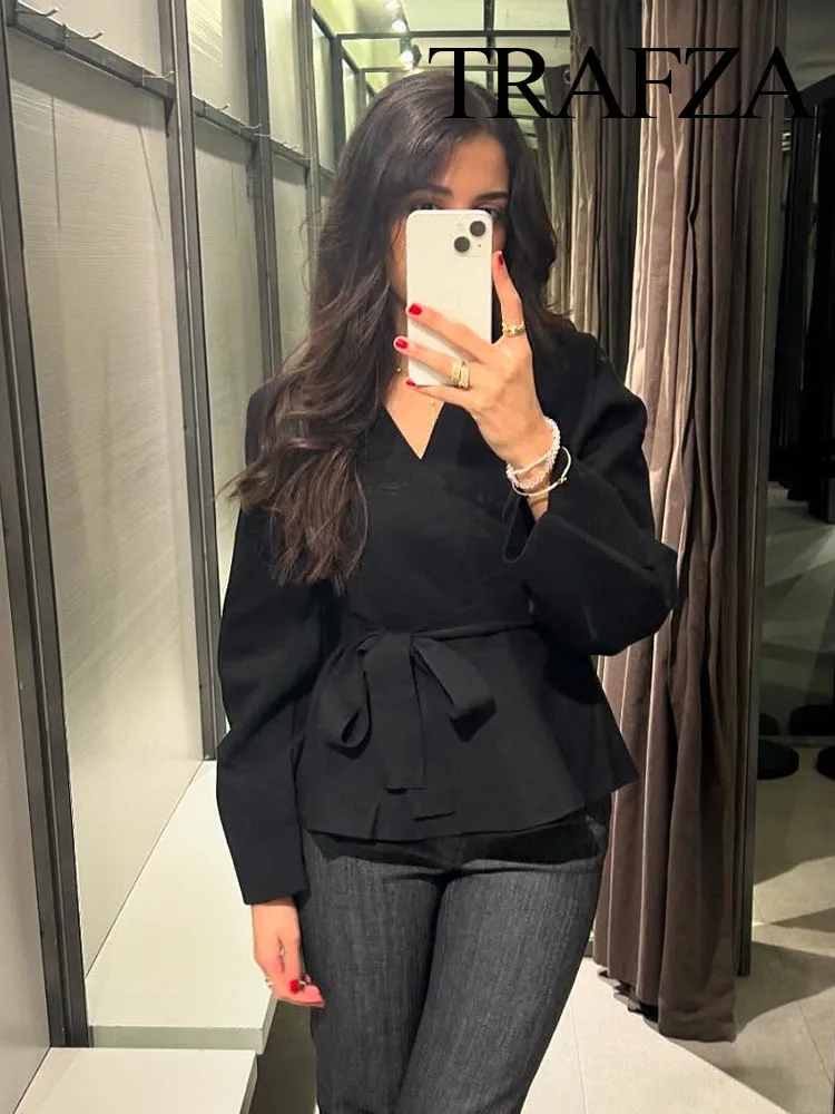 TRAFZA Women's Autumn Casual Sweater Coats Solid V-Neck Long Sleeves Bow Belt Decoration Cardigan Female Fashion Knitted Top
TRAFZA Women's Autumn Casual Sweater Coats Solid V-Neck Long Sleeves Bow Belt Decoration Cardigan Female Fashion Knitted Top