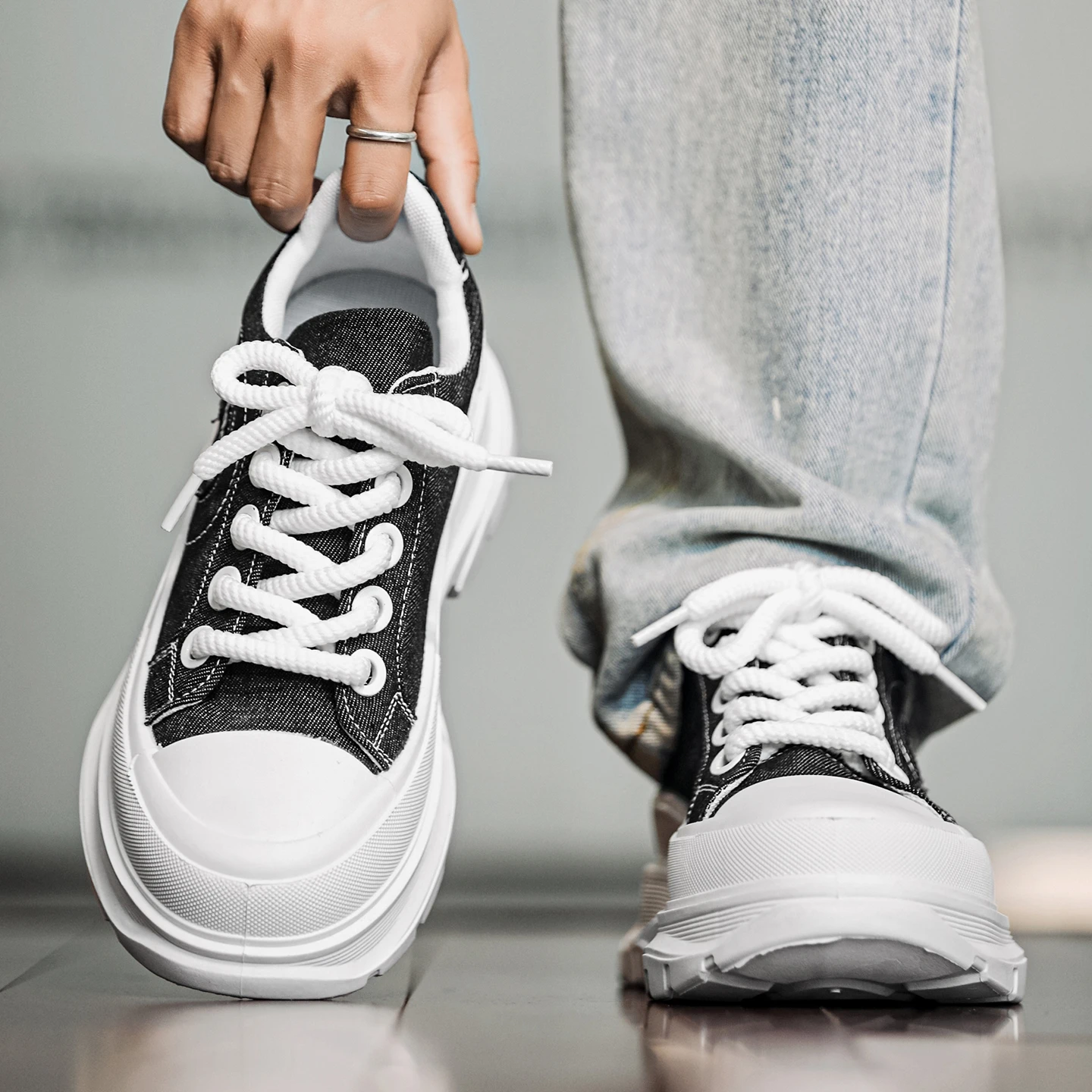 Canvas Men's Shoes 2025 New Winter Trendy Design Casual Thick Bottom Student Fashionable All-Match Shoes Low Cut Breathable
Canvas Men's Shoes 2025 New Winter Trendy Design Casual Thick Bottom Student Fashionable All-Match Shoes Low Cut Breathable