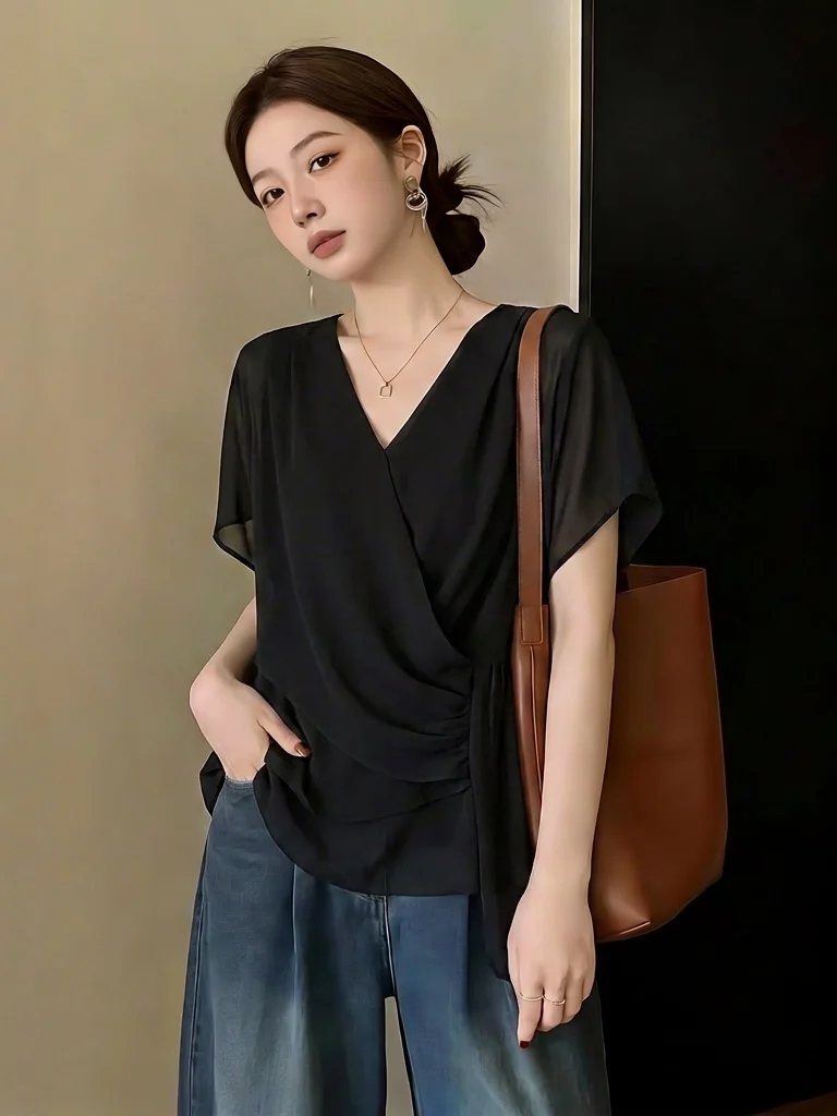 Elegant Black V-Neck Short Sleeve Chiffon Top Women's plus Size Belted Waist T-Shirt Korean Style Loose Fit Commute Wear
Elegant Black V-Neck Short Sleeve Chiffon Top Women's plus Size Belted Waist T-Shirt Korean Style Loose Fit Commute Wear