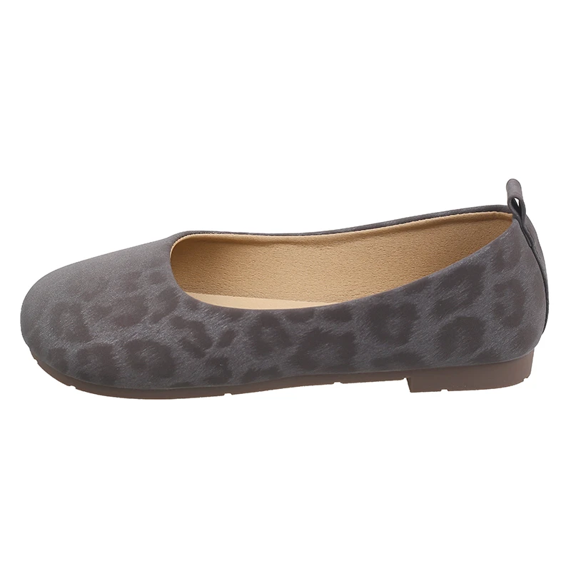 2026 New Style Flat-bottomed Casual Shoes with A Shallow Opening Fashionable and Comfortable Soft Soles Autumn Big Size 35-43
2026 New Style Flat-bottomed Casual Shoes with A Shallow Opening Fashionable and Comfortable Soft Soles Autumn Big Size 35-43