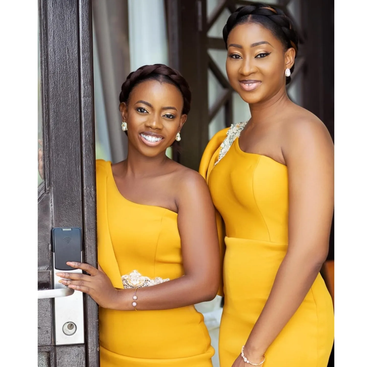 Yellow One Shoulder Mermaid Bridesmaid Dresses African Satin Prom Party Dress With Sash Pleats Long Formal Wedding Guest Gowns
Yellow One Shoulder Mermaid Bridesmaid Dresses African Satin Prom Party Dress With Sash Pleats Long Formal Wedding Guest Gowns