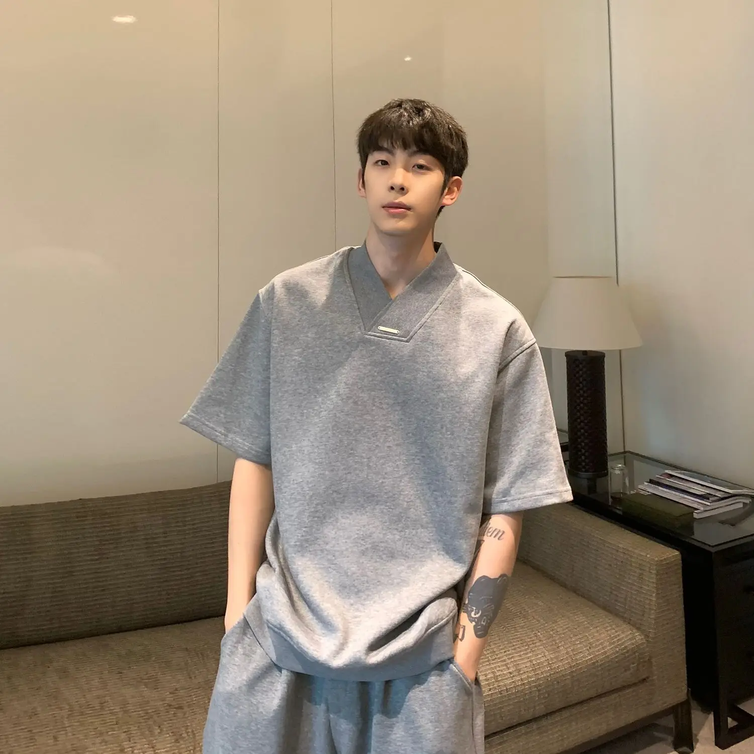 Summer Men V Neck Short Sleeve Solid Color T Shirts Fashion Chic Simple All-match High Street 2xl Oversized Clothing Black Grey
Summer Men V Neck Short Sleeve Solid Color T Shirts Fashion Chic Simple All-match High Street 2xl Oversized Clothing Black Grey
