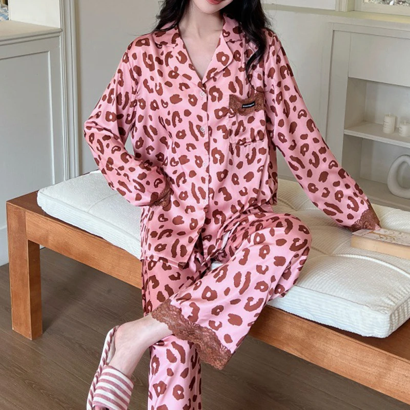 Women Luxury Sleepwear Leopard Print Shirt Pants Vintage Pajamas Suit Spring New Pyjama Femme Pijamas De Mujer Loose Nightwear
Women Luxury Sleepwear Leopard Print Shirt Pants Vintage Pajamas Suit Spring New Pyjama Femme Pijamas De Mujer Loose Nightwear