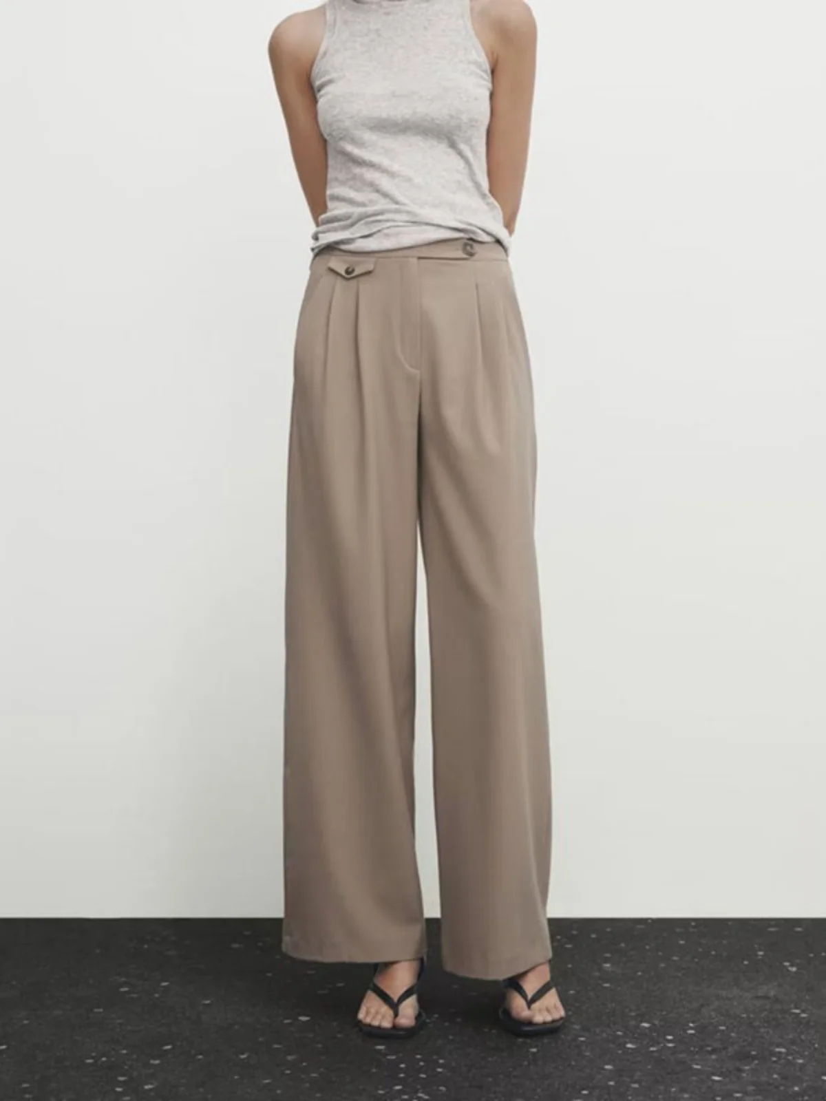 Удобные повседневные брюки из шерстяной смеси для женщин, осенний новый дизайн, с отложным воротником, прямые штанины
Удобные повседневные брюки из шерстяной смеси для женщин, осенний новый дизайн, с отложным воротником, прямые штанины