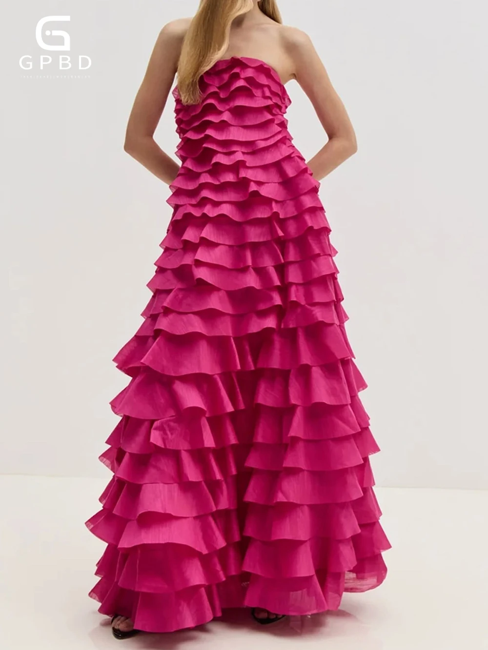 Solid color Tierred Long Dresses For Women Strapless Sleeveless High Waist Patchwork Long Casual Dress Female Fashion
Solid color Tierred Long Dresses For Women Strapless Sleeveless High Waist Patchwork Long Casual Dress Female Fashion