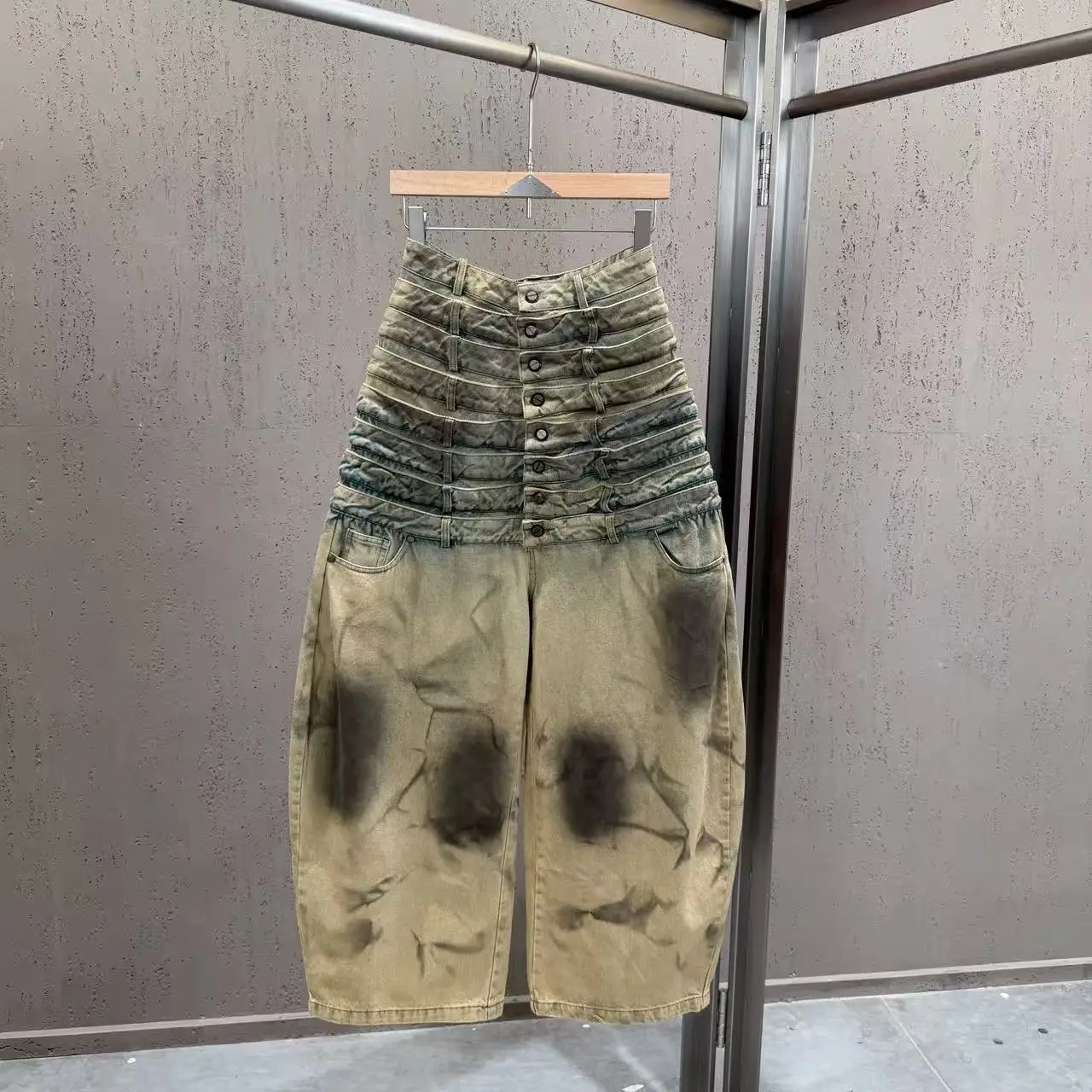 2026 Spring - Vintage-style Multi-Waist Design Bent Knife-shaped Wide Leg Retro Style Denim Jeans for Street Fashion
2026 Spring - Vintage-style Multi-Waist Design Bent Knife-shaped Wide Leg Retro Style Denim Jeans for Street Fashion