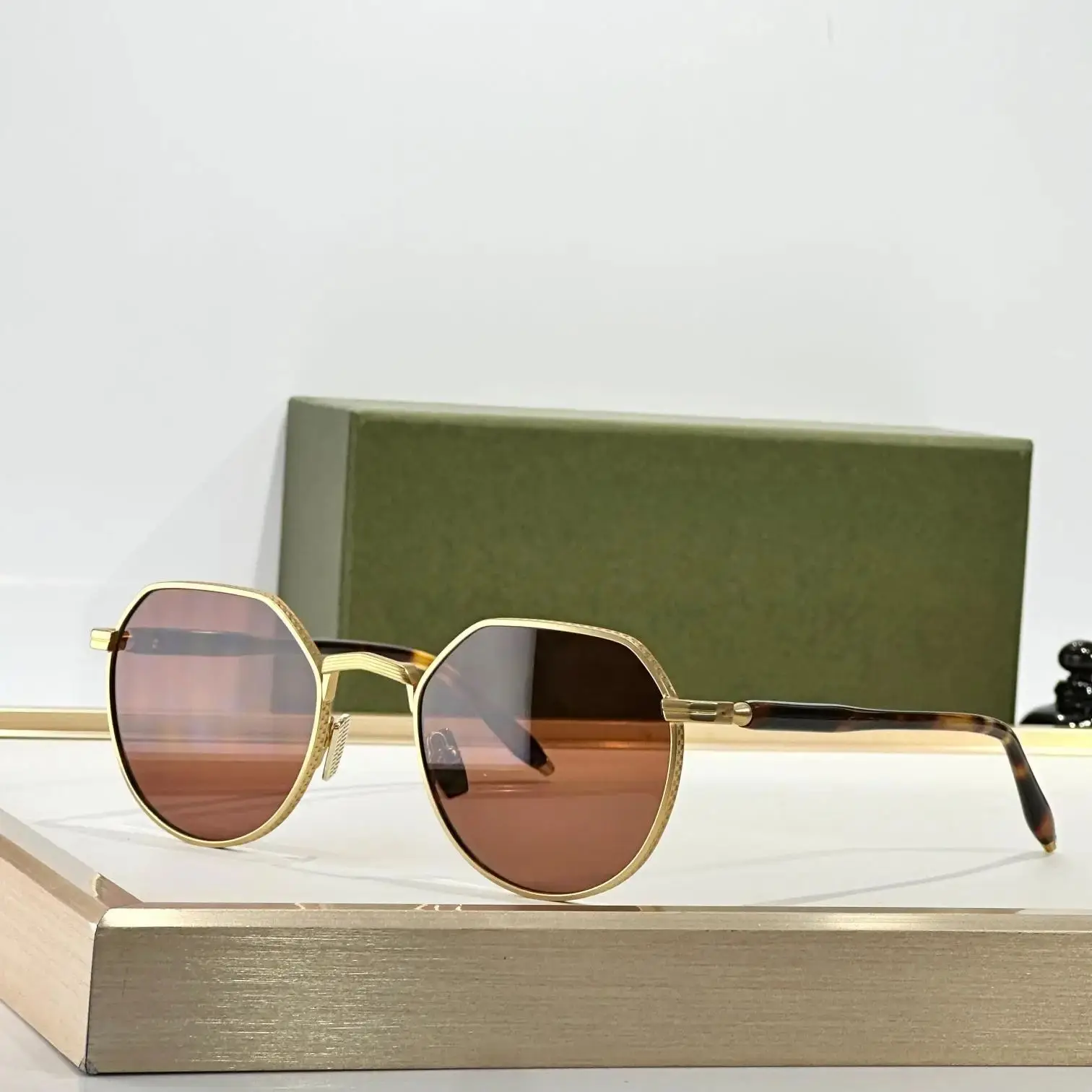 Top Quality Sunglasses for Men AKS-522 SIZE 50-20 Classic Women Luxury Designer Classic sun glasses UV400 With box
Top Quality Sunglasses for Men AKS-522 SIZE 50-20 Classic Women Luxury Designer Classic sun glasses UV400 With box