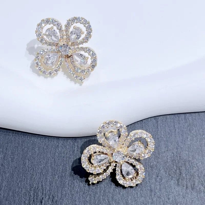 Silver Needle Sweet Fresh Flower Diamond Earrings Korean Style Simple Elegant Fashionable Temperament New Earrings
Silver Needle Sweet Fresh Flower Diamond Earrings Korean Style Simple Elegant Fashionable Temperament New Earrings