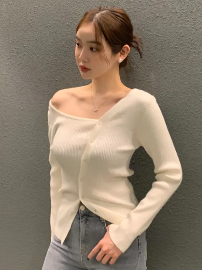 Faionable Korean Sle Long Sve oulder Bared Knitted Top Slim Fit Spring 2024 New Arrival Ladies Faion Wear
Faionable Korean Sle Long Sve oulder Bared Knitted Top Slim Fit Spring 2024 New Arrival Ladies Faion Wear