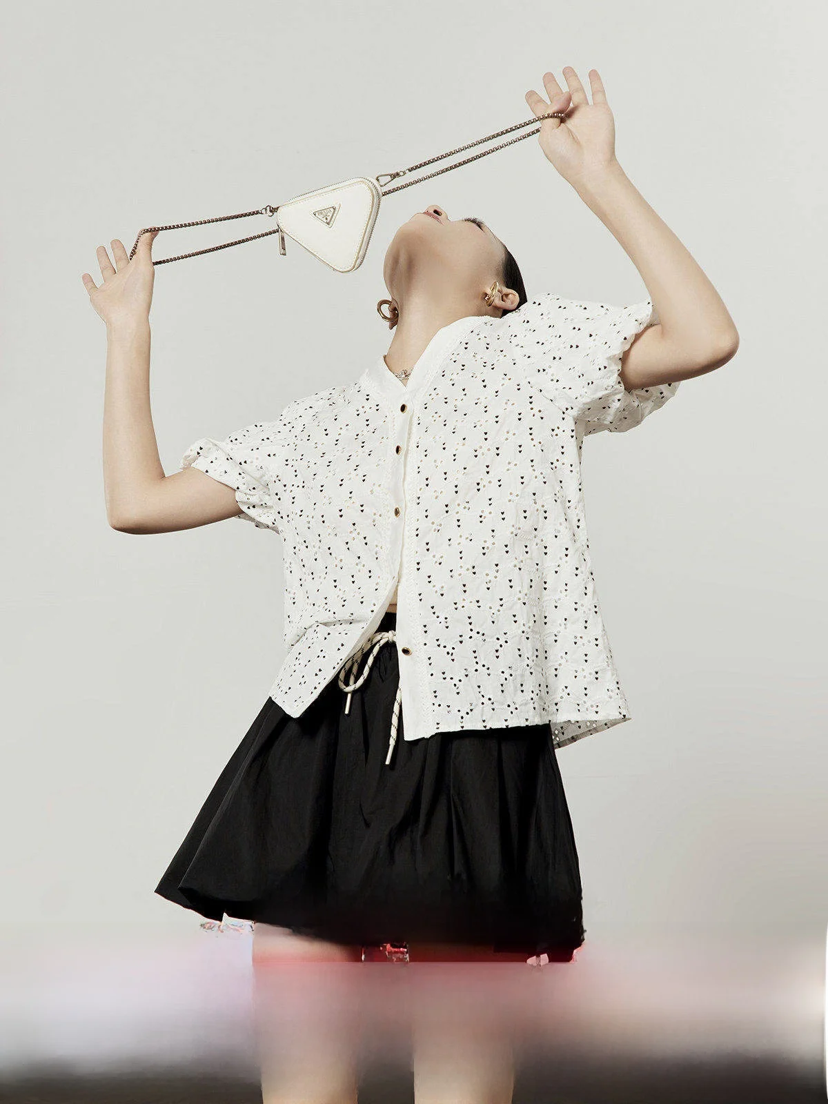 Новая женская блузка 2025 года в горошек с коротким рукавом, свободного кроя, для повседневной носки, белая, в стиле Gentle Wind, свободная, повседневная, шикарная, женственная
Новая женская блузка 2025 года в горошек с коротким рукавом, свободного кроя, для повседневной носки, белая, в стиле Gentle Wind, свободная, повседневная, шикарная, женственная