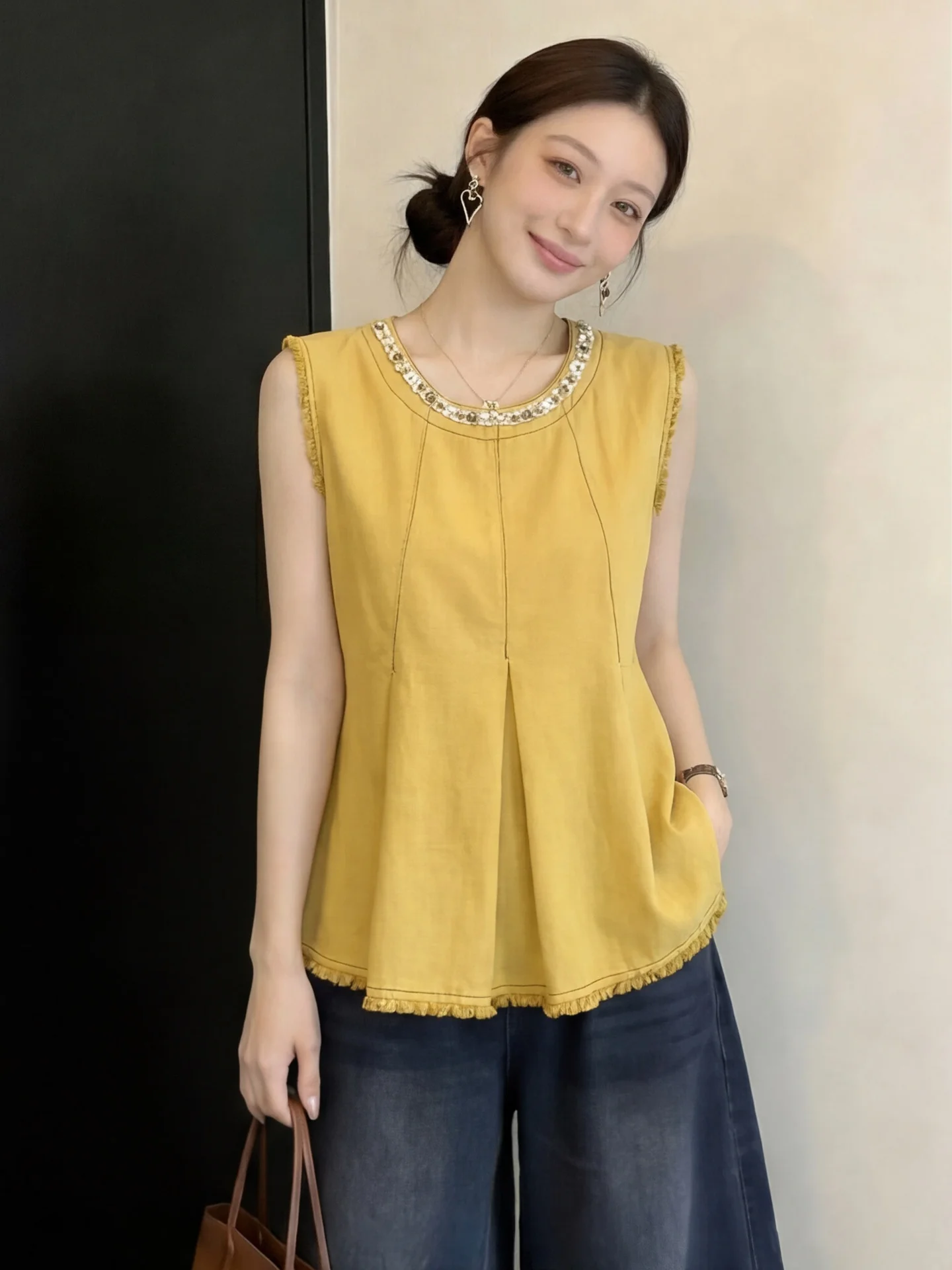 Bohemian Style Linen Beaded Sleeveless Shirt Women's Summer Patchwork Slimming Ageless Vest Small Shirt Original Design
Bohemian Style Linen Beaded Sleeveless Shirt Women's Summer Patchwork Slimming Ageless Vest Small Shirt Original Design