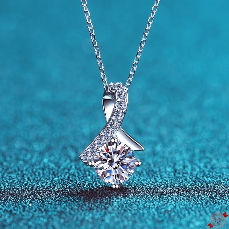 0.5/1.0ct Moissanite S925 Silver Necklet Pendant for Women Men Plated Platinum Micro Inlay Charm Necklace Jewelry Wholesale
0.5/1.0ct Moissanite S925 Silver Necklet Pendant for Women Men Plated Platinum Micro Inlay Charm Necklace Jewelry Wholesale