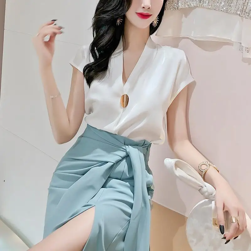 Korean Version Two Pieces Women Outfits Sexy V Neck Shirt Split Strap Wrapped Hip Skirt Sets 2024 Spring Summer New 2pcs Suit
Korean Version Two Pieces Women Outfits Sexy V Neck Shirt Split Strap Wrapped Hip Skirt Sets 2024 Spring Summer New 2pcs Suit