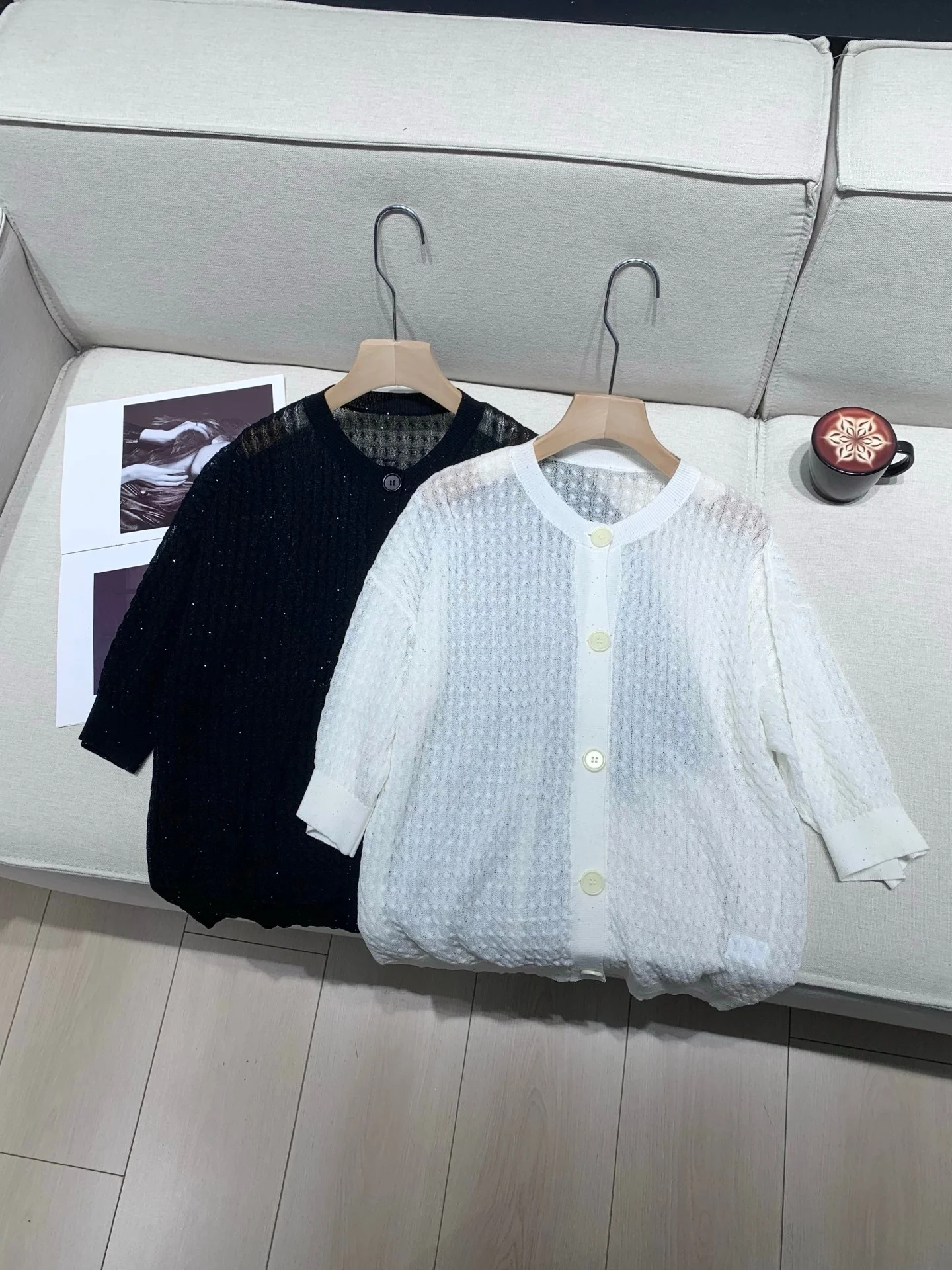 Women Linen Blend Knitted Cardigan Sequin Hollow Out O-Neck Single Breasted Long Sleeve Fashion Sweater
Women Linen Blend Knitted Cardigan Sequin Hollow Out O-Neck Single Breasted Long Sleeve Fashion Sweater