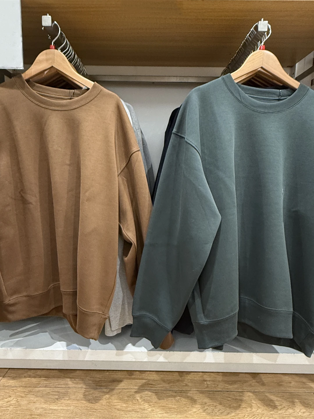 Loose Casual Unisex Long Sleeve Sweatshirt Couple Sportswear Autumn Winter New Style Comfortable Soft Material round Neck Design
Loose Casual Unisex Long Sleeve Sweatshirt Couple Sportswear Autumn Winter New Style Comfortable Soft Material round Neck Design