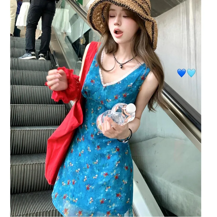 【New style】Blue floral V-neck small dress for women's summer new style large size fat MM beautiful holiday style short dress
【New style】Blue floral V-neck small dress for women's summer new style large size fat MM beautiful holiday style short dress
