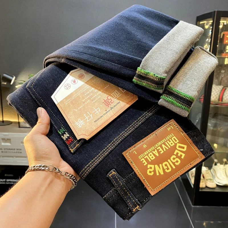 Модные легкие роскошные классические синие повседневные мужские джинсы с прямыми штанинами, осень 2021, новые облегающие длинные брюки с маленькой ножкой 
Модные легкие роскошные классические синие повседневные мужские джинсы с прямыми штанинами, осень 2021, новые облегающие длинные брюки с маленькой ножкой