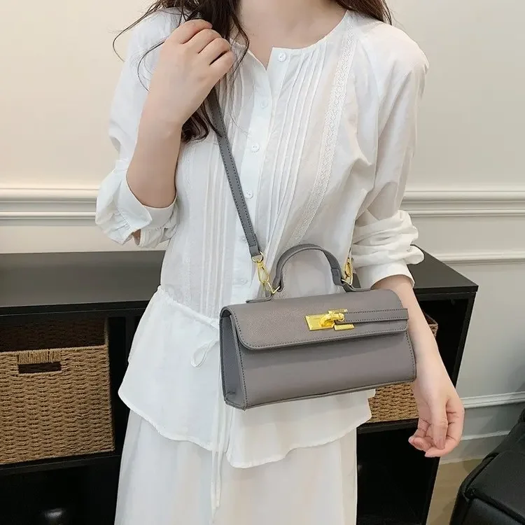Popular Elegant Diaper Bag For Women Leather Crossbody Bag Luxury Vintage Tote Minimalist Designer Large Capacity Chic
Popular Elegant Diaper Bag For Women Leather Crossbody Bag Luxury Vintage Tote Minimalist Designer Large Capacity Chic